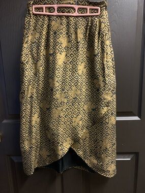 Valerie Stevens Gold/Black Open-front skirt M